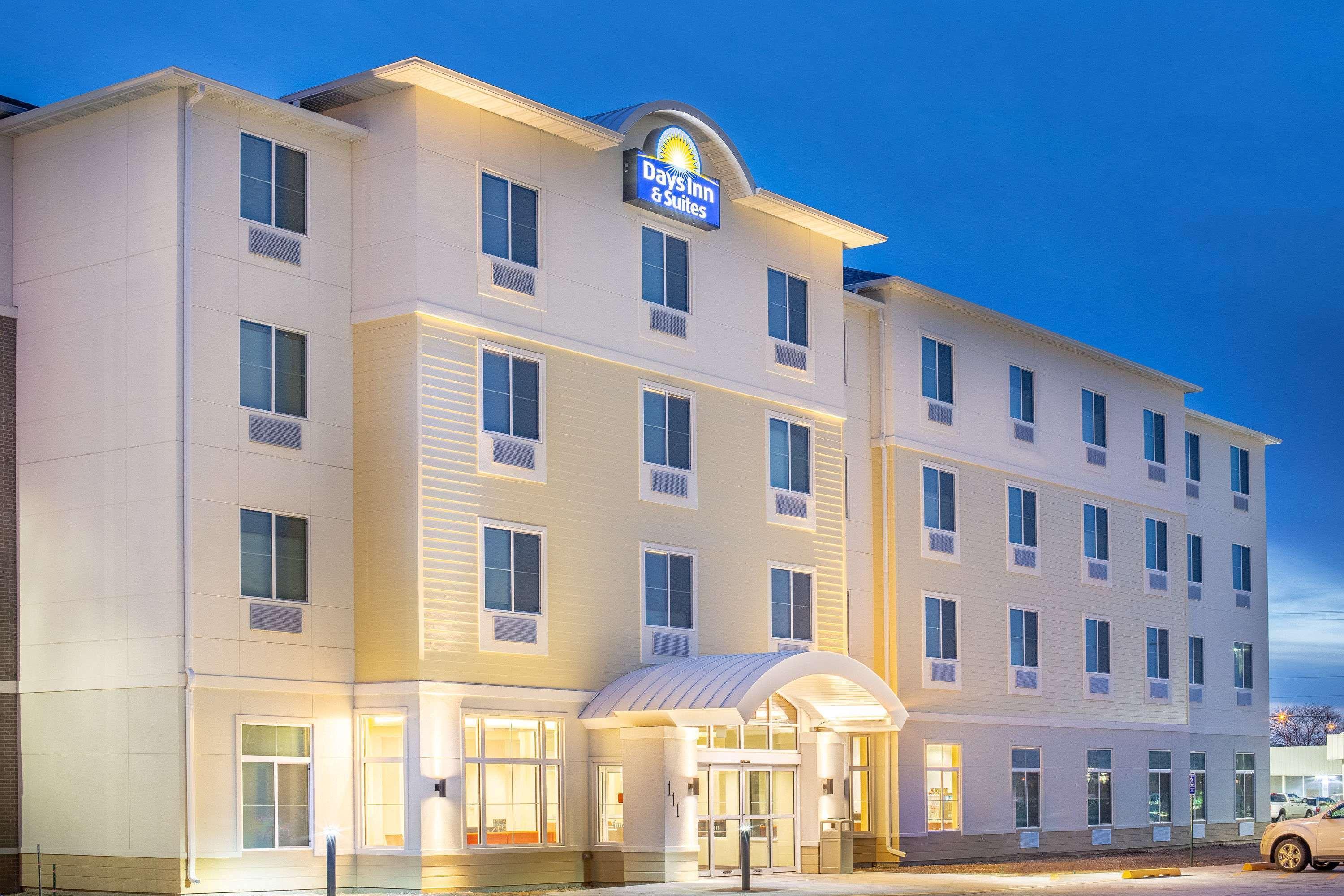 Days Inn & Suites By Wyndham Kearney Ne Εξωτερικό φωτογραφία